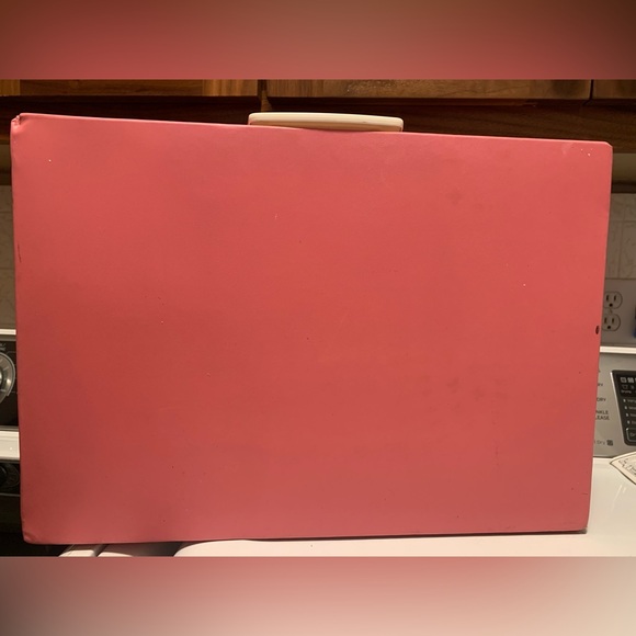 Vintage 80’s Barbie case with Barbies, Ken and clothing - Picture 9 of 9